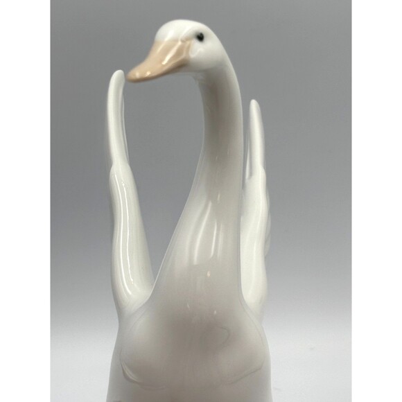 Stunning NAO by Lladro Porcelain Swan Taking Flight from Spain 8” Wedding Decor - Picture 5 of 14